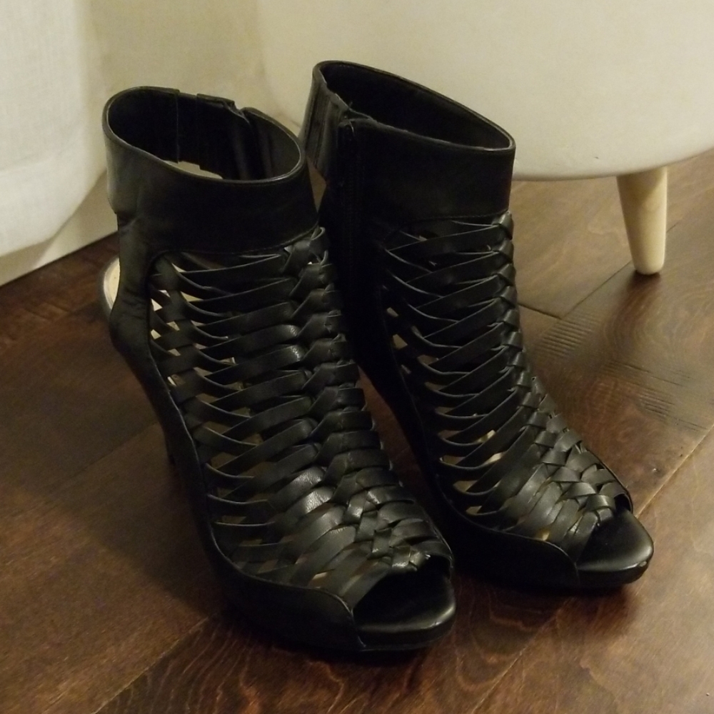 Gianni Bini Opened Toed High heel, Size 8.5 M